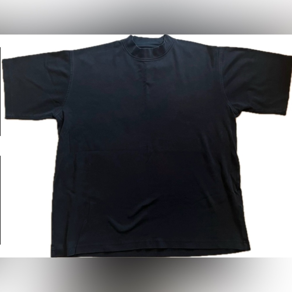 Bolle short sleeve Golf shirt with semi mock neck. Men’s size large